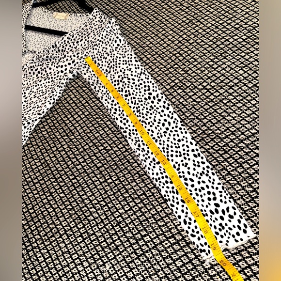 Altar’d State - XS Synched Front Crop Top - B&W Leopard Print - Lettuce Edge Hem - Picture 8 of 8